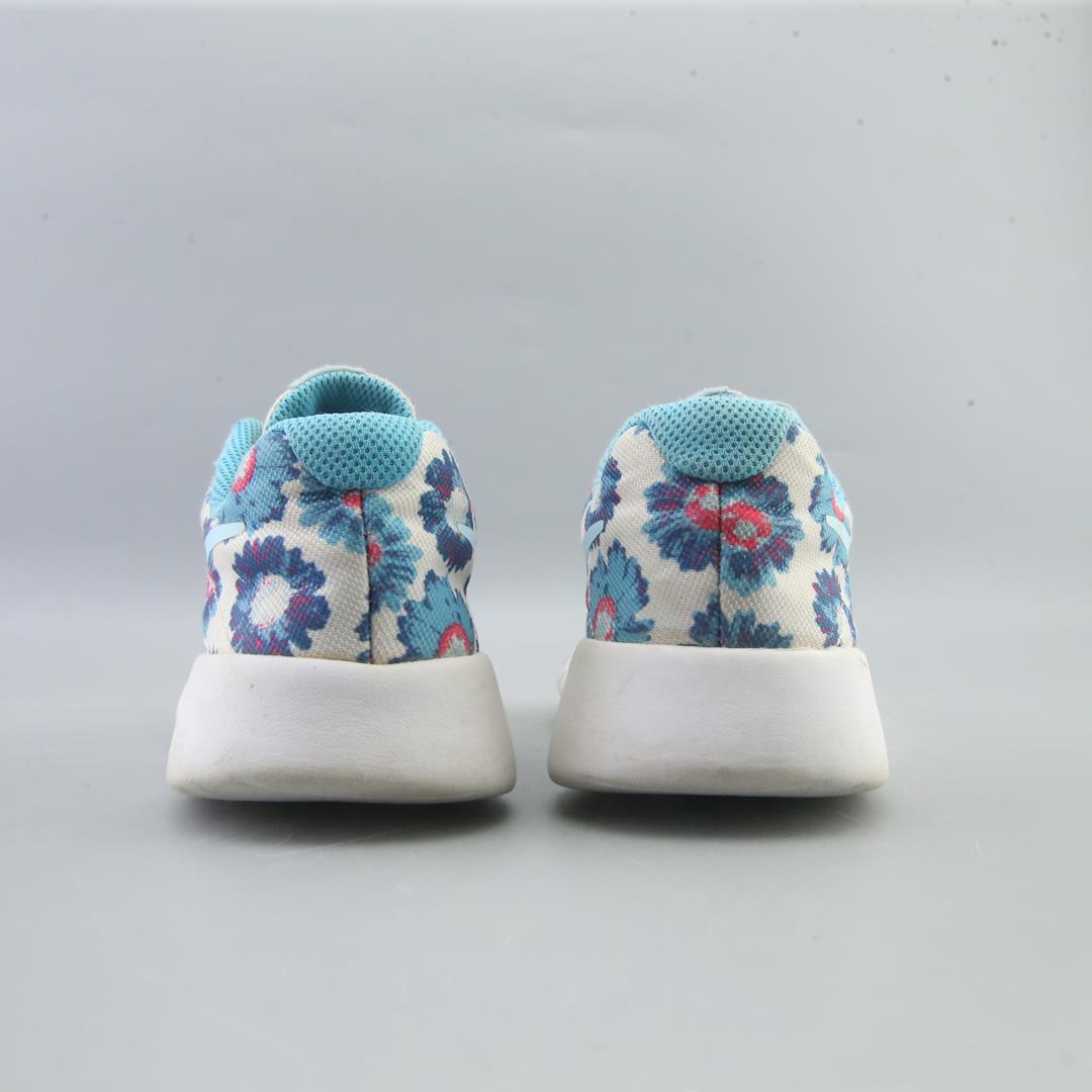 Nike Tanjun