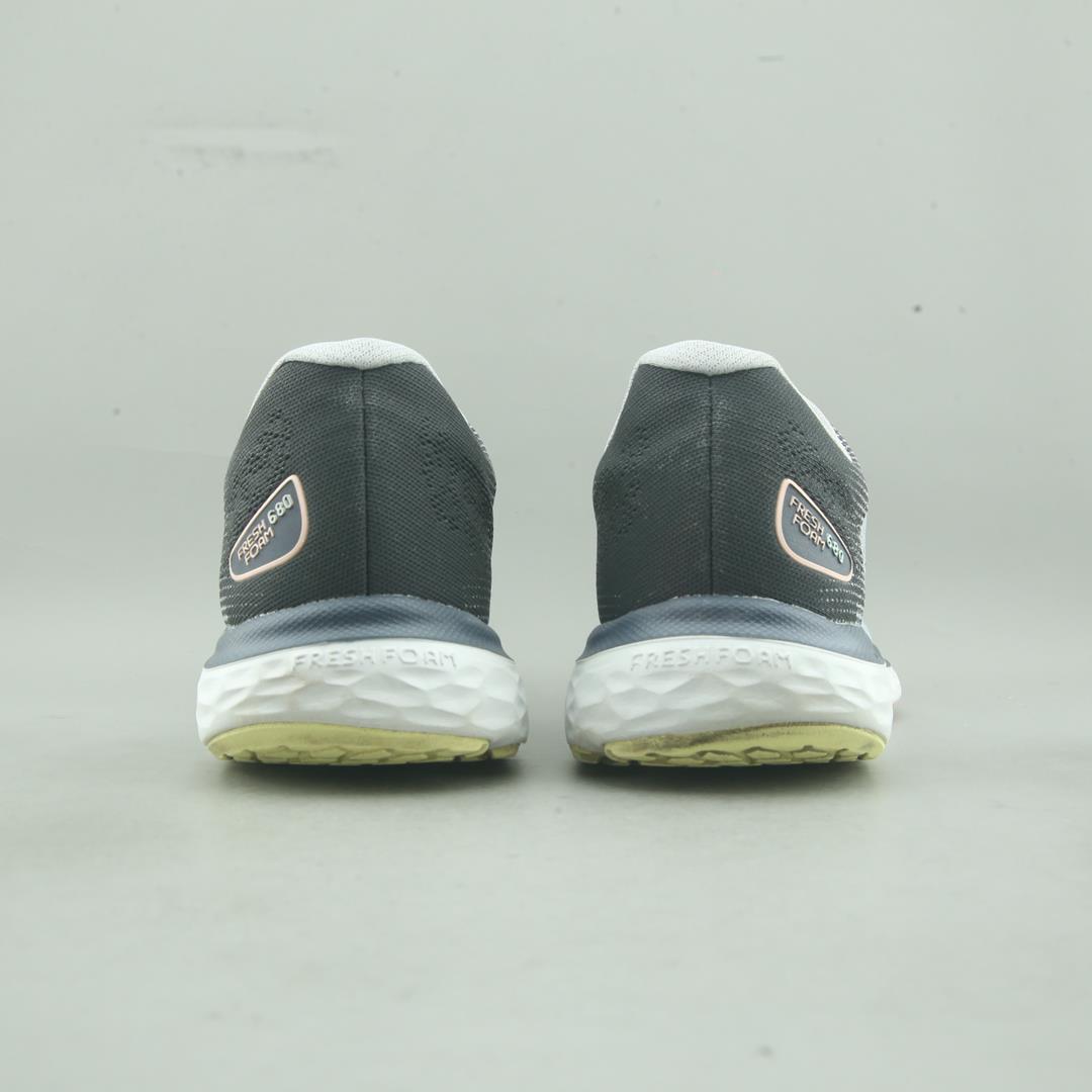 New Balance Fresh Foam 680 V7