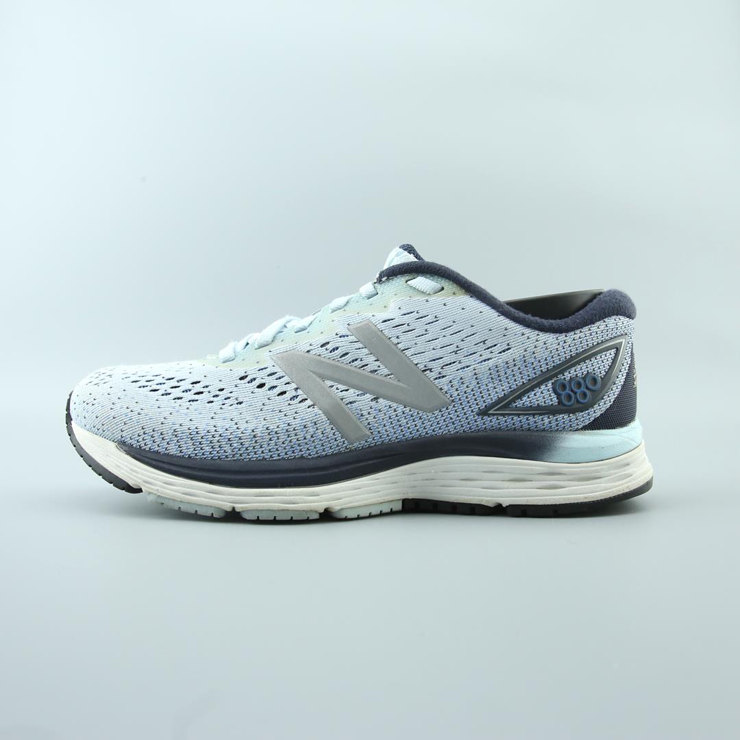 New Balance 880 V9