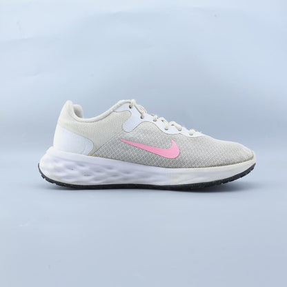 Nike Revolution 6
