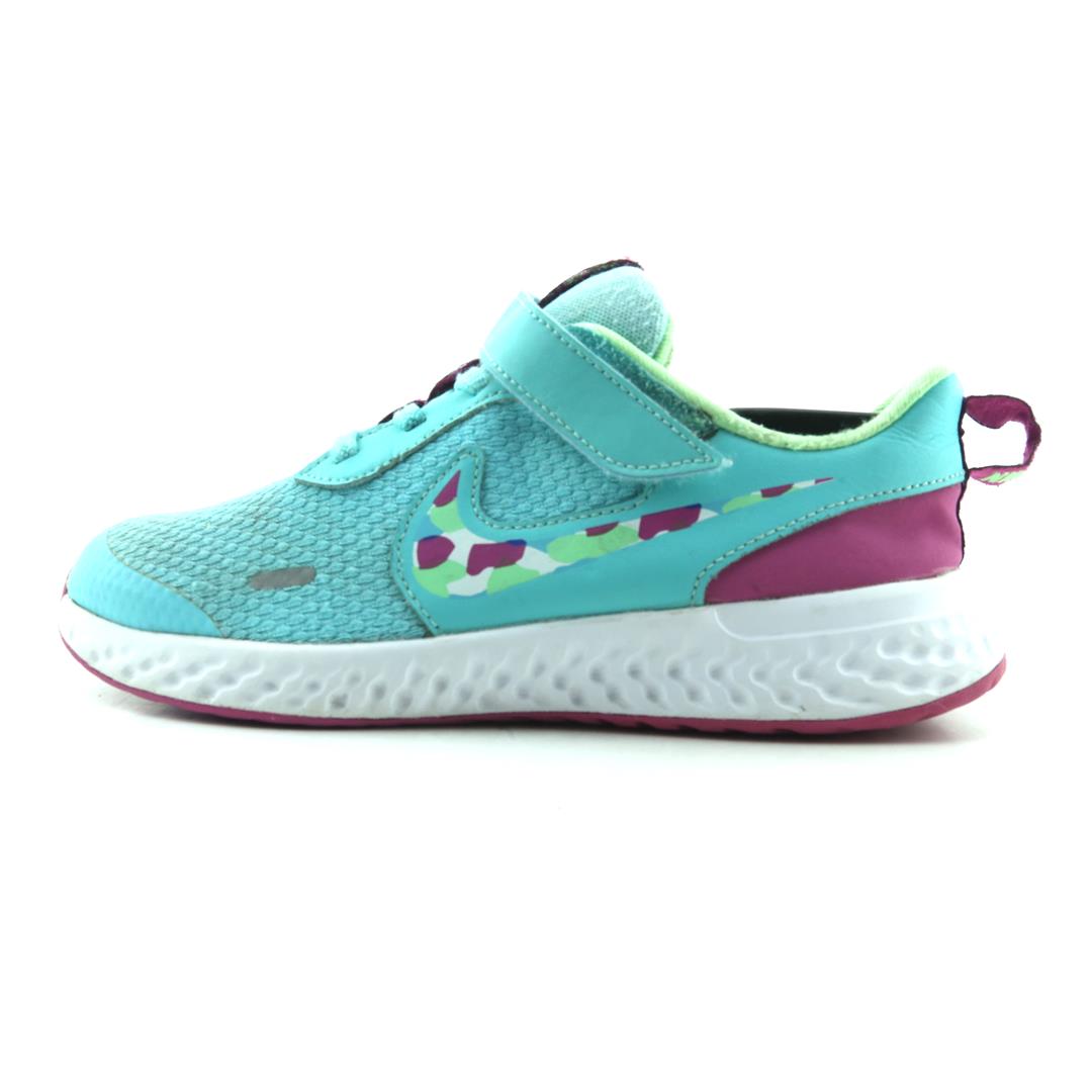 Nike Revolution 5