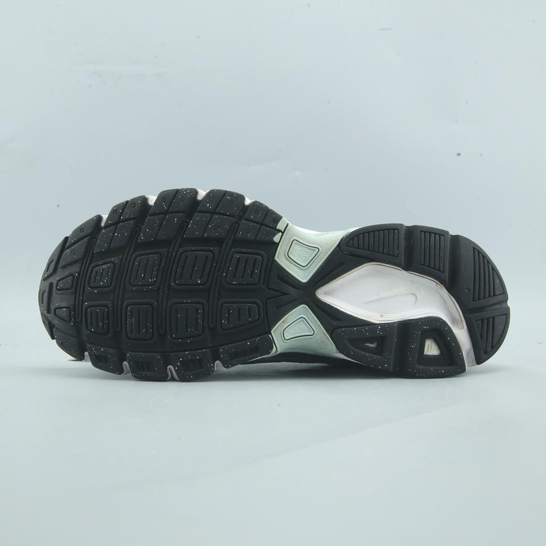 Nike Initiator