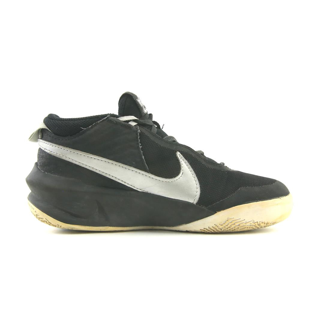 Nike Hustle D 10