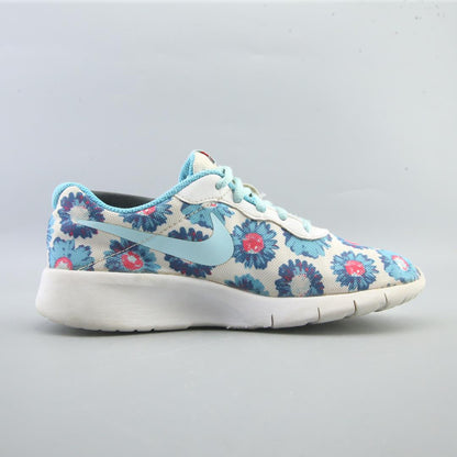 Nike Tanjun