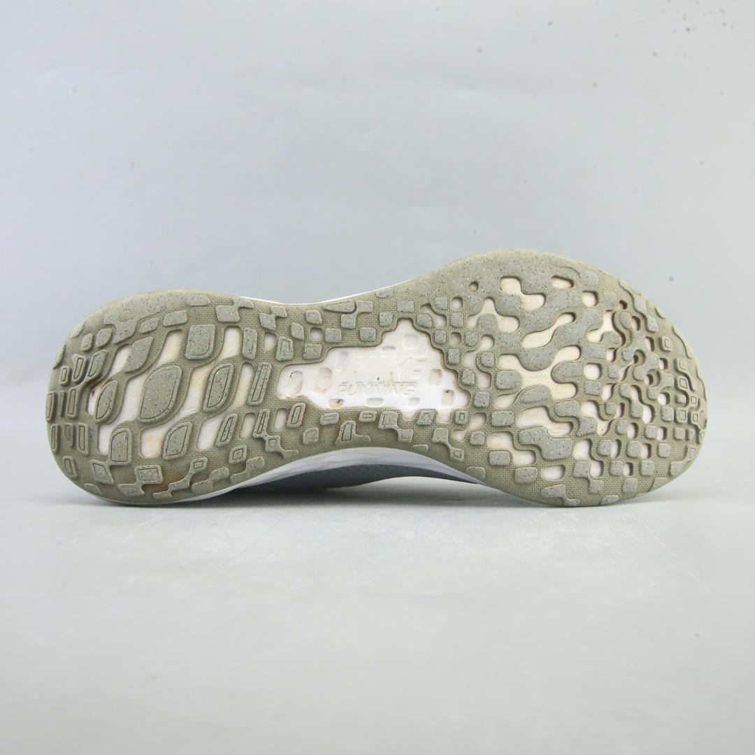 Nike Revolution 6