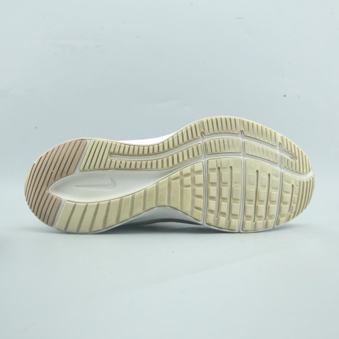 Nike Quest 3