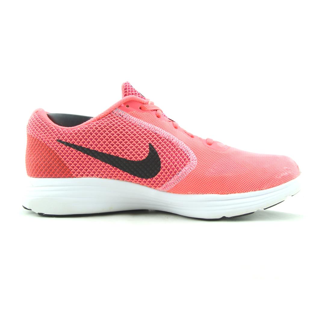 Nike Revolution 3
