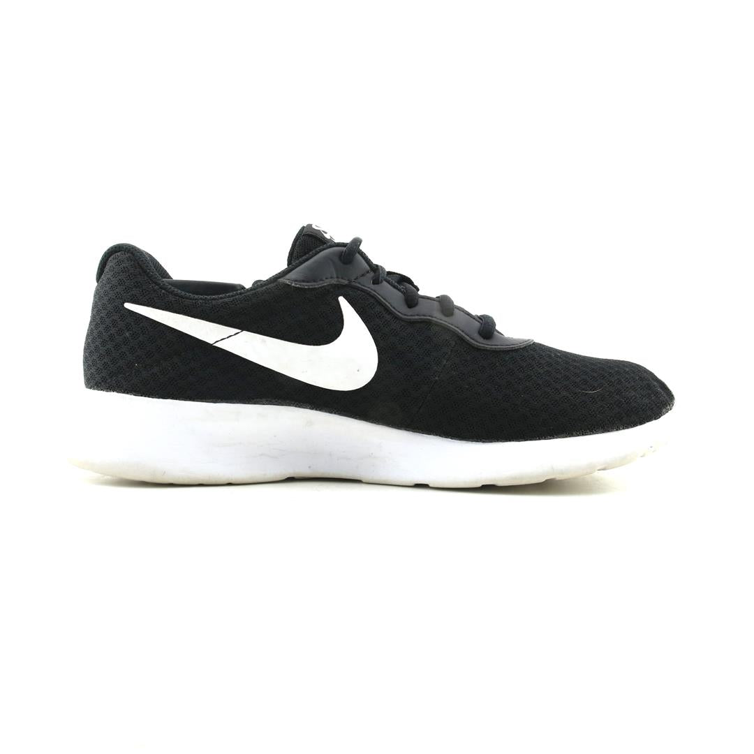 Nike Tanjun