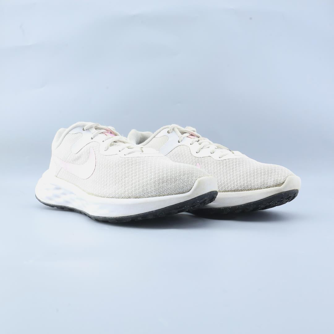 Nike Revolution 6