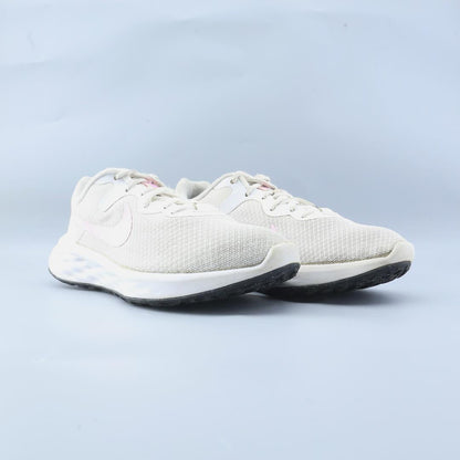 Nike Revolution 6