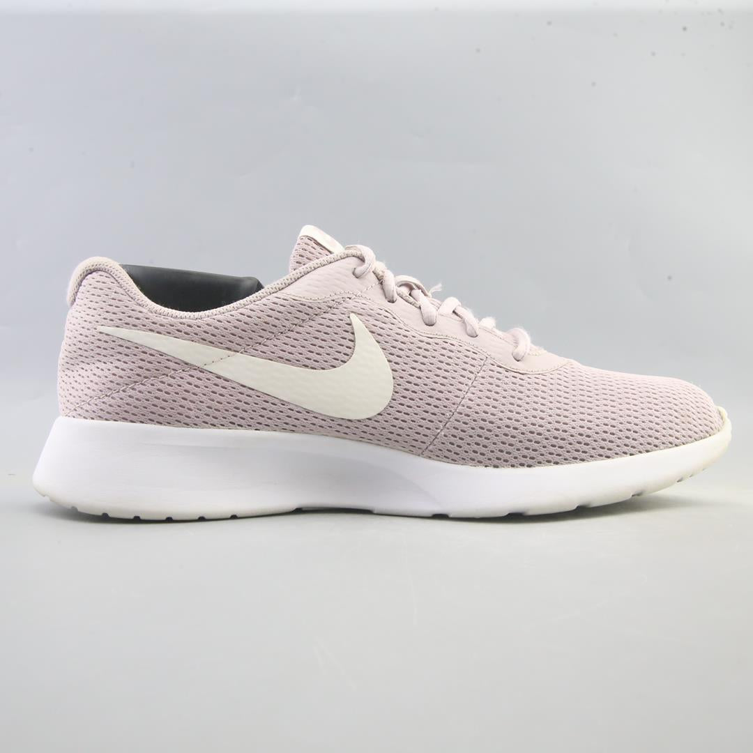 Nike Tanjun