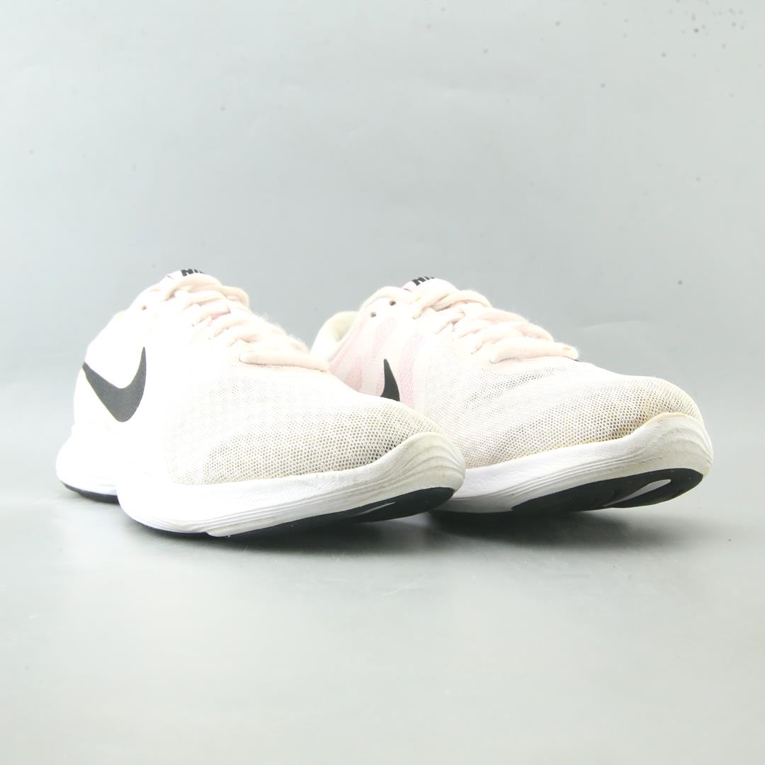 Nike Revolution 4