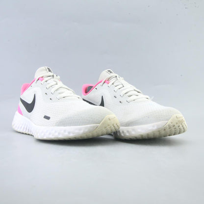 Nike Revolution 5