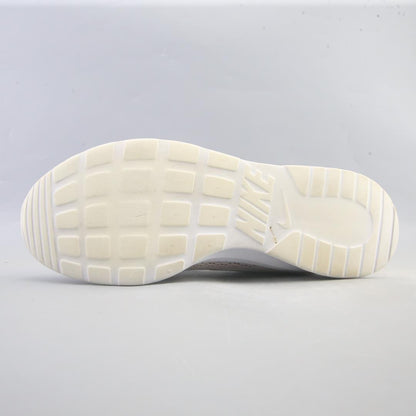 Nike Tanjun