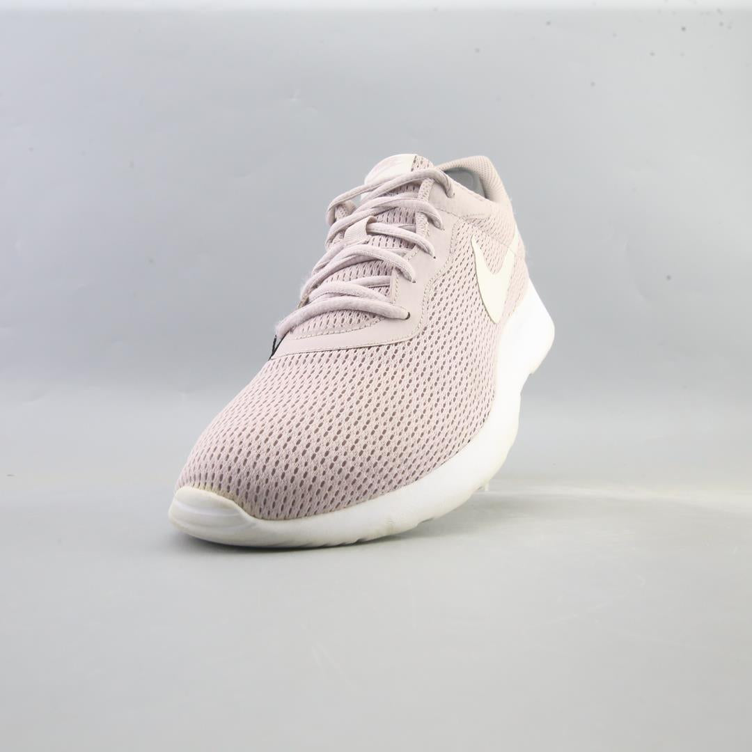 Nike Tanjun