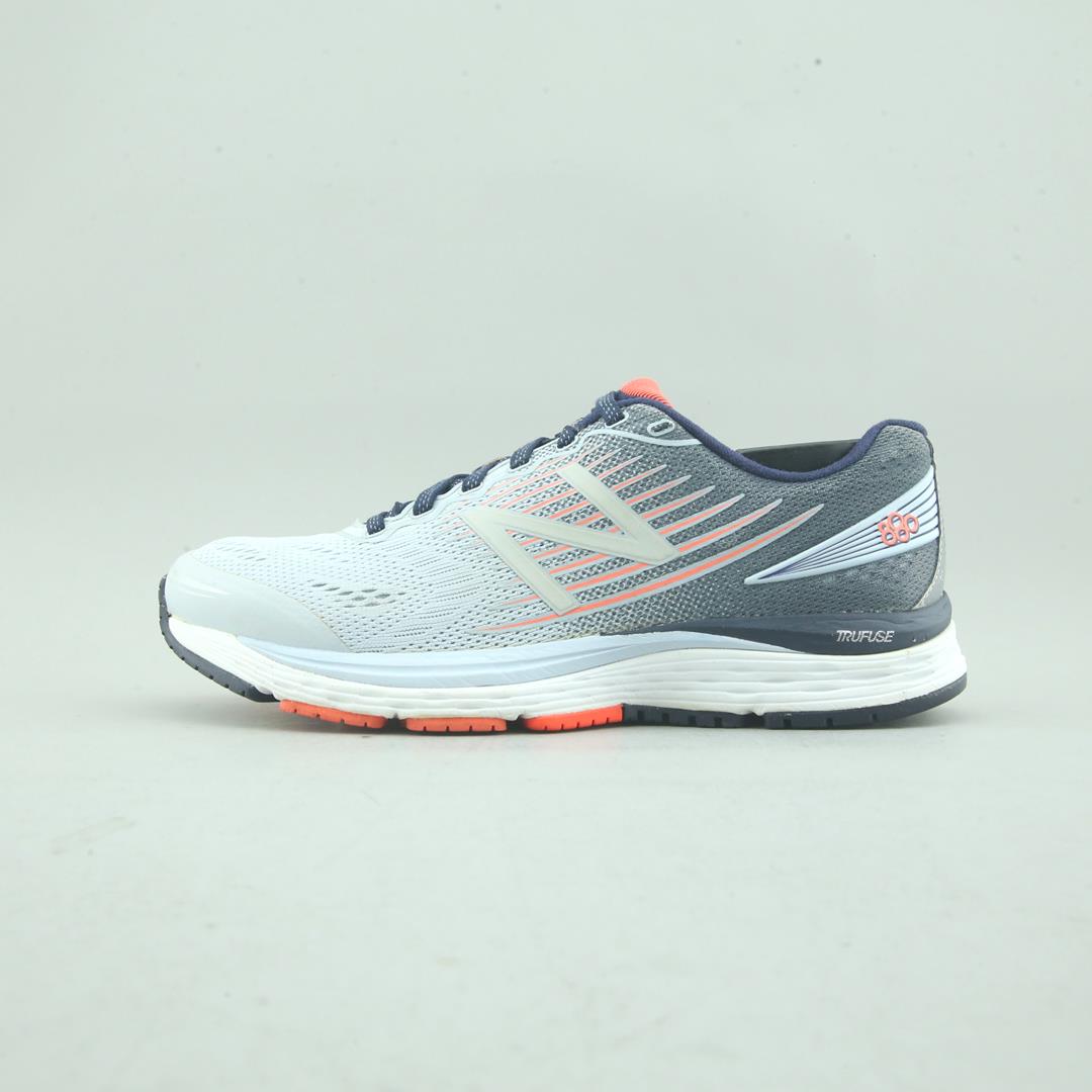 New Balance 880V8