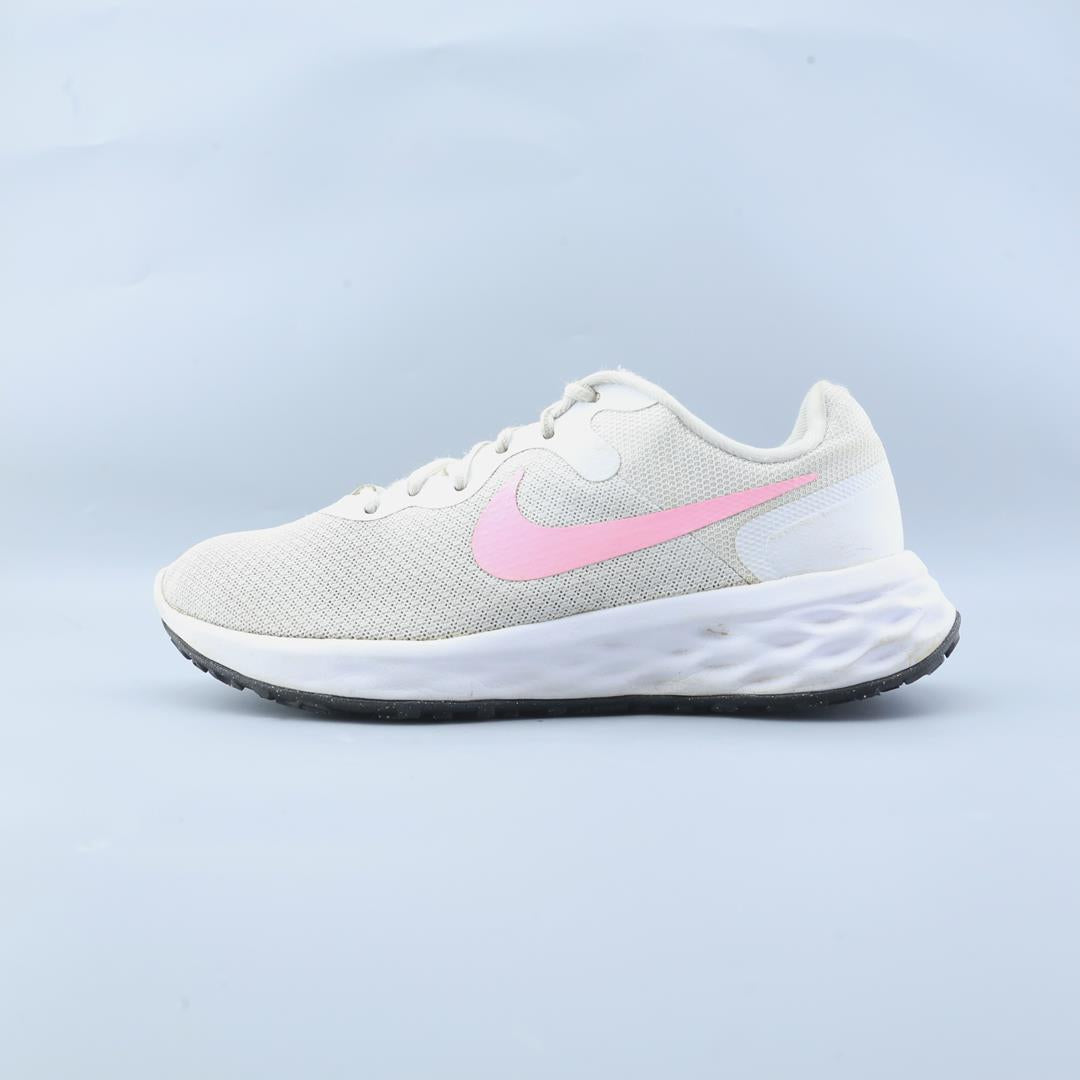 Nike Revolution 6
