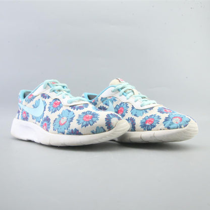 Nike Tanjun