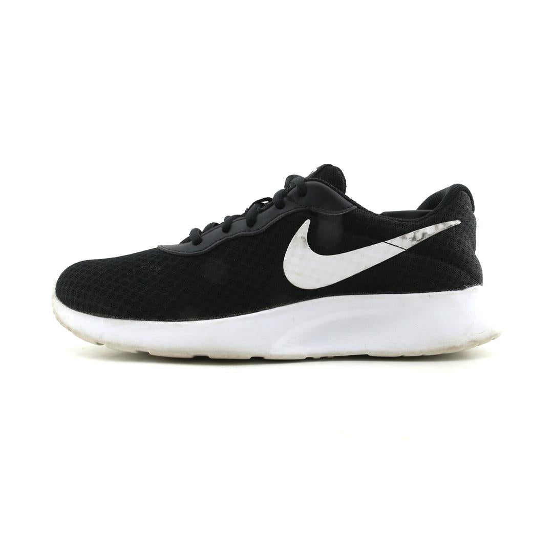 Nike Tanjun