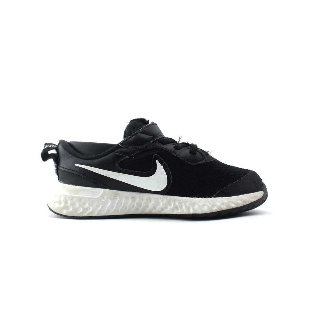 Nike Revolution 5