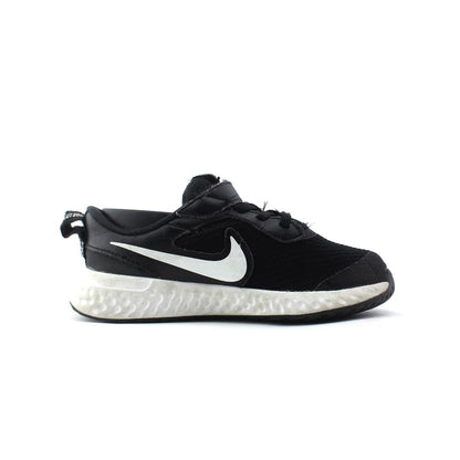 Nike Revolution 5