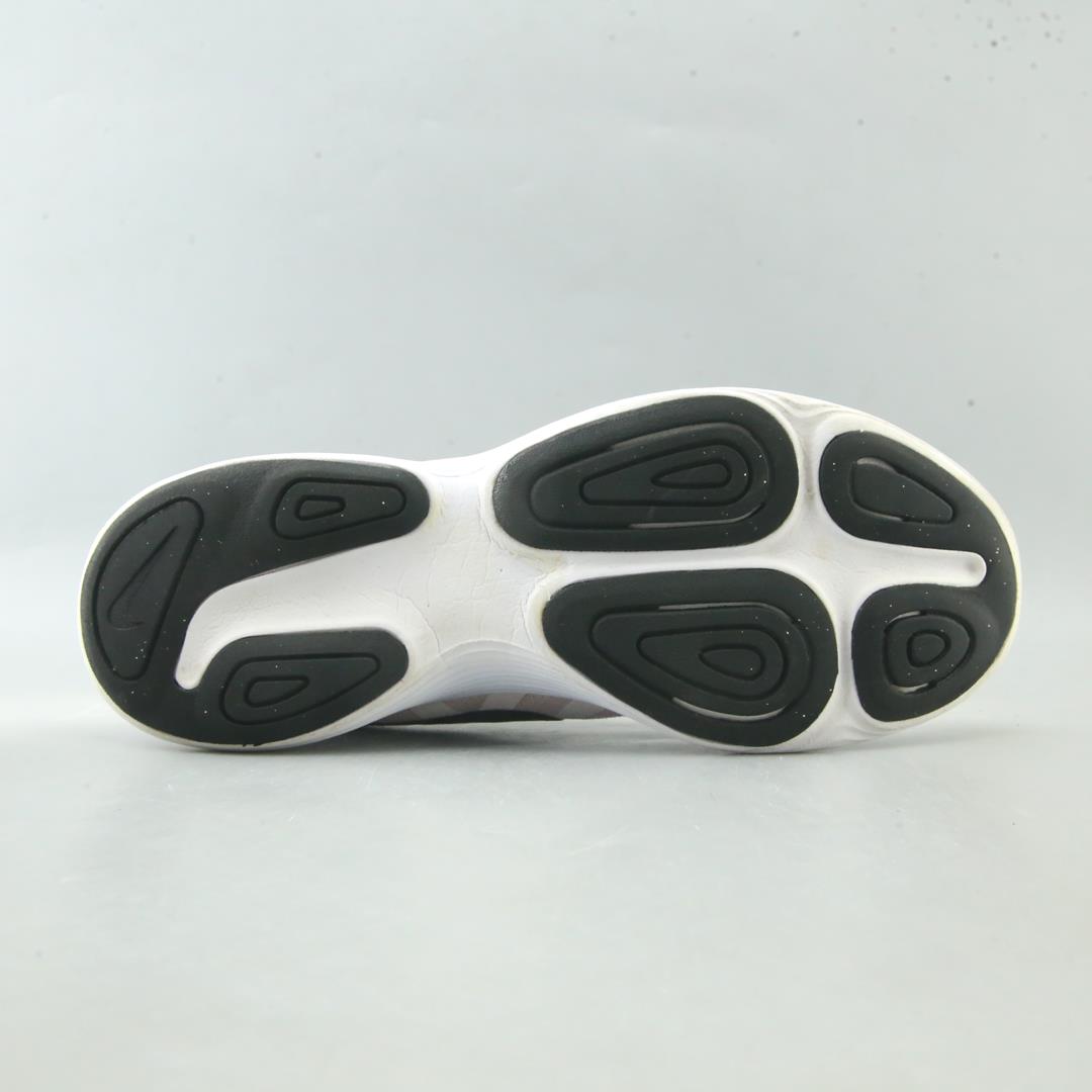 Nike Revolution 4