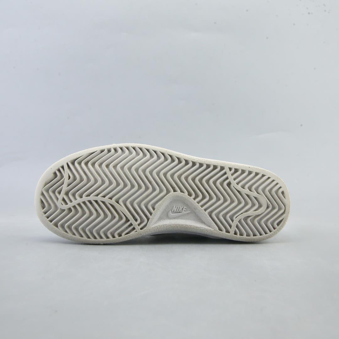 Nike Court Royale