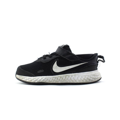 Nike Revolution 5