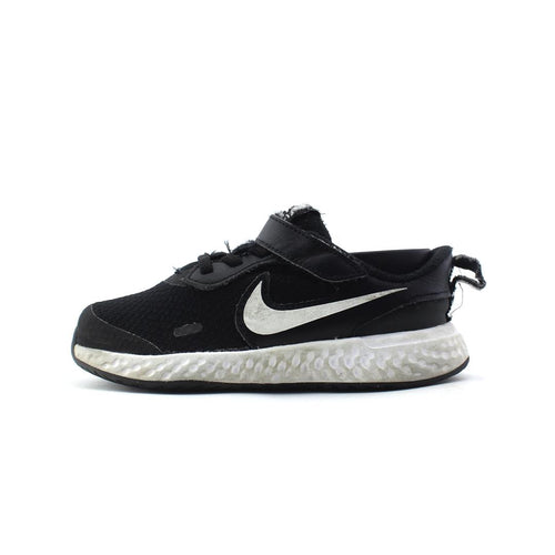 Nike Revolution 5